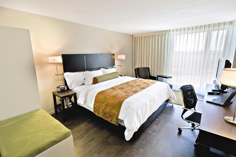 Hotel Indigo Boston - Newton Riverside Экстерьер фото