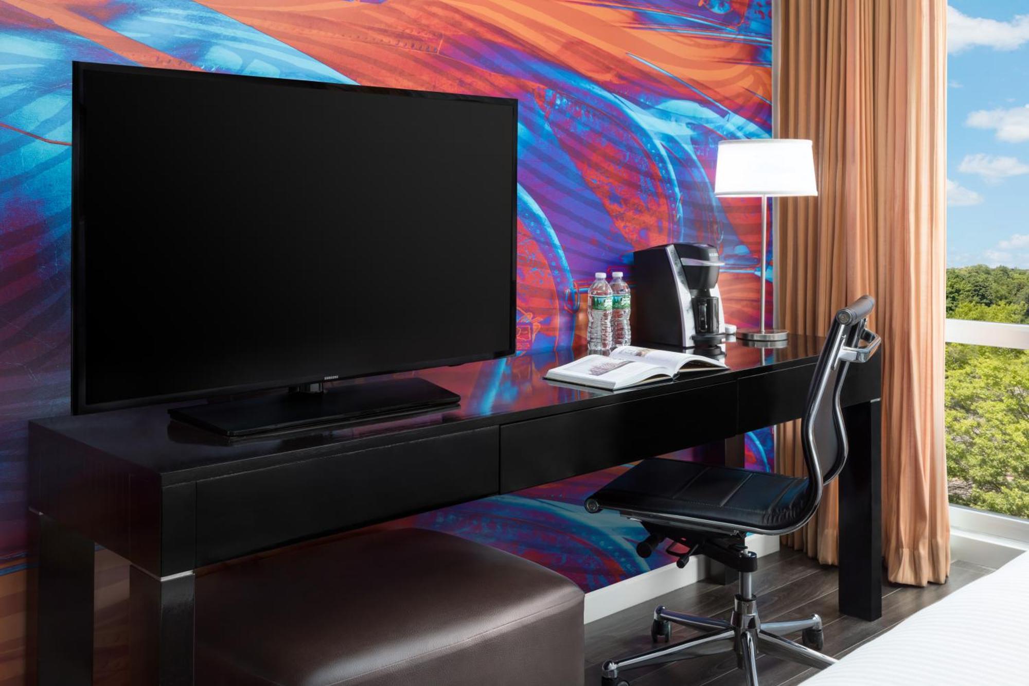 Hotel Indigo Boston - Newton Riverside Экстерьер фото