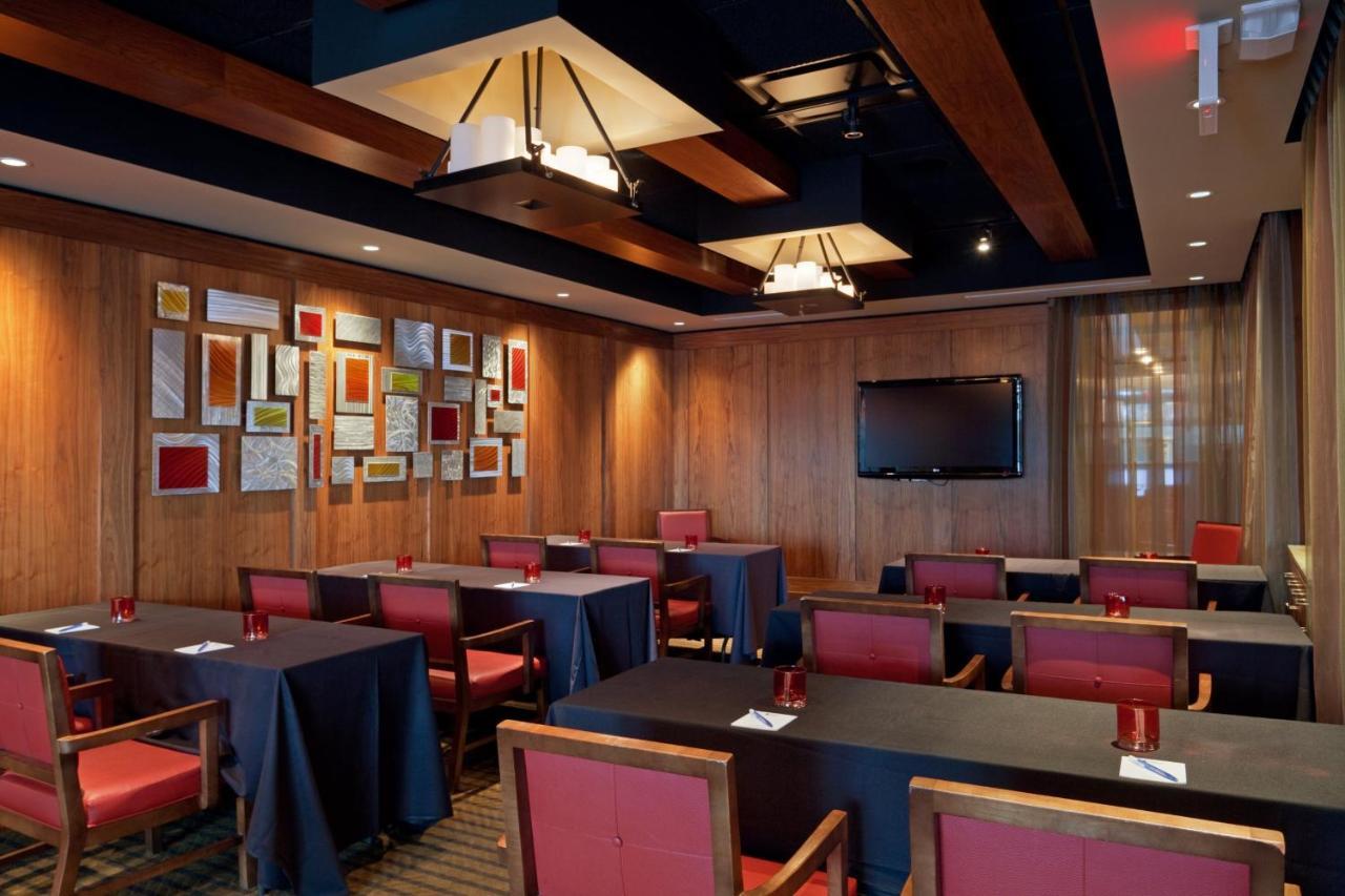 Hotel Indigo Boston - Newton Riverside Экстерьер фото